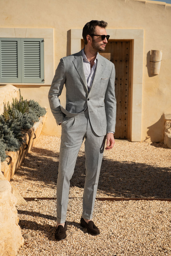 Wool Suit, light grey suit, light grey wool suit, light grey summer wool suit, Costume en laine, costume gris clair, costume en laine gris clair, costume en laine gris clair estival, Abito in lana, abito grigio chiaro, abito in lana grigio chiaro, abito in lana estivo grigio chiaro,