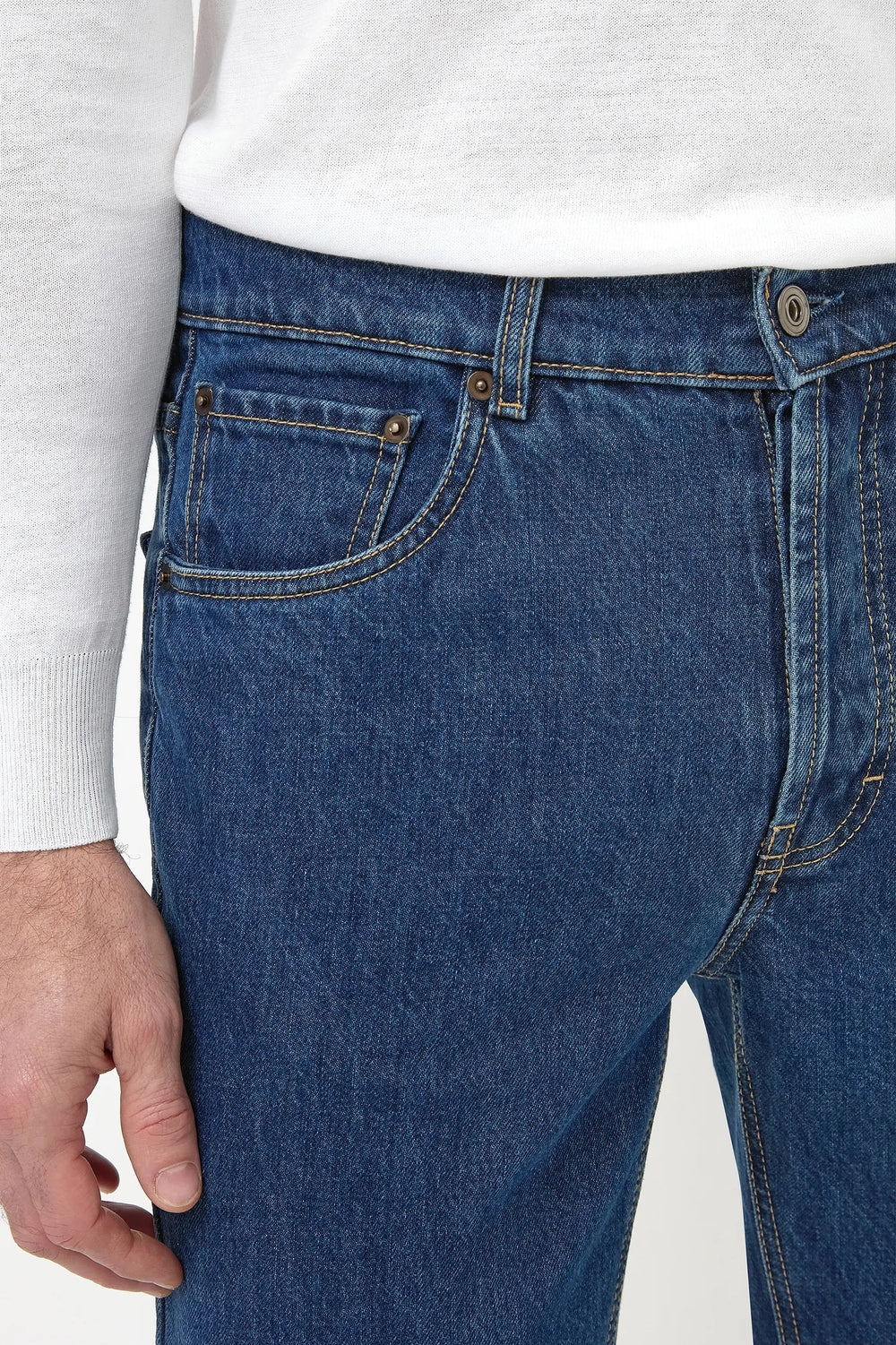 High-end mid blue jeans, Italian mid blue denim, luxury men’s mid blue jeans, premium Italian denim jeans, elegant men’s jeans, handcrafted Italian jeans, classic mid blue jeans, stylish blue denim jeans, jean bleu moyen fabriqué en Italie, jean italien bleu moyen, jean de luxe en denim pour homme, jean en denim italien bleu moyen, jean élégant bleu moyen, jeans italiani blu medio, jeans di lusso in denim per uomo