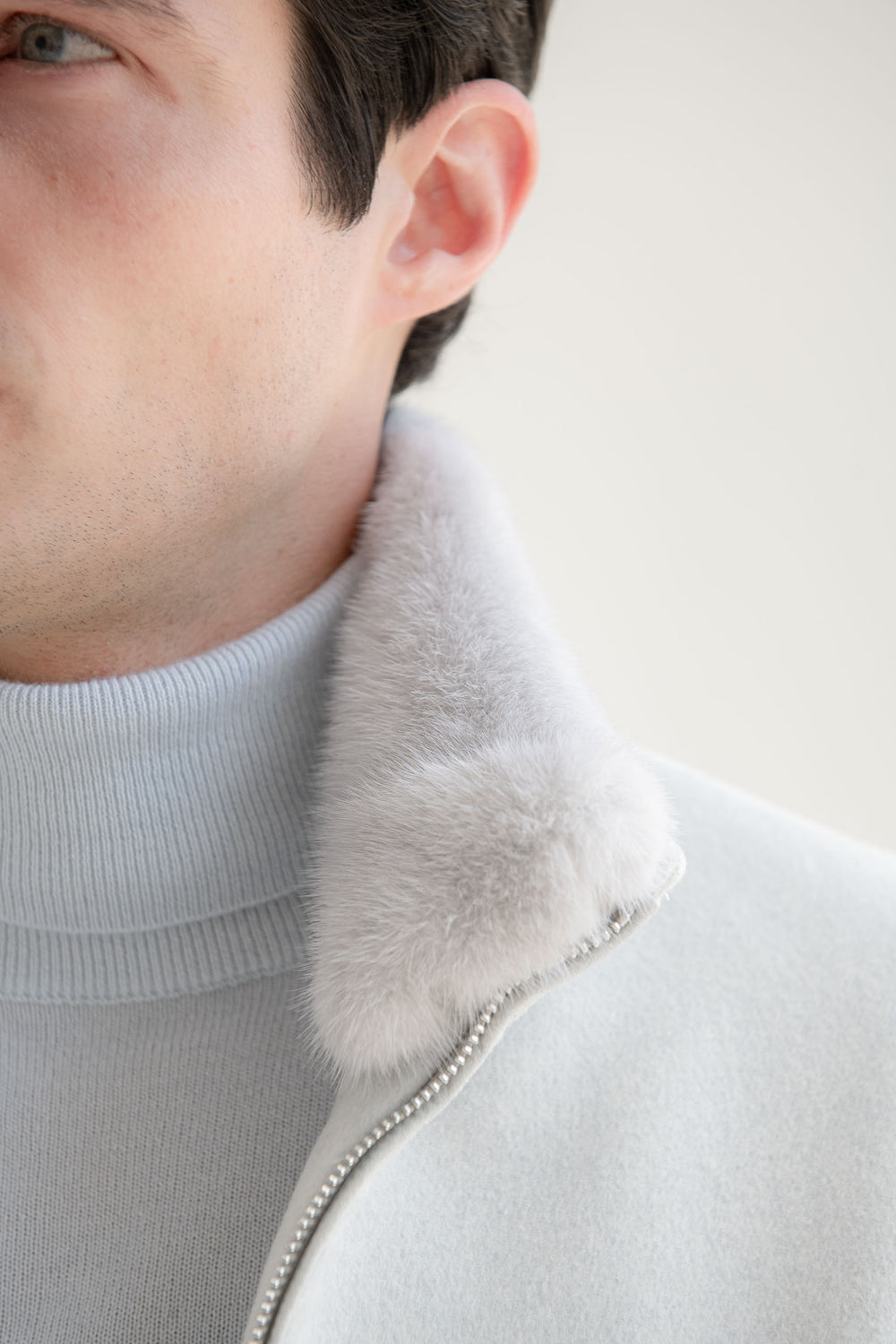 Loro Piana Wool Bomber, Removable Mink Bomber Jacket, Off White Bomber in Loro Piana Wool, Bombardier en laine Loro Piana, Blouson bombardier en vison amovible, Bombardier blanc cassé en laine Loro Piana, Bomber in lana Loro Piana, Bomber con visone rimovibile, Bomber off white in lana Loro Piana,
