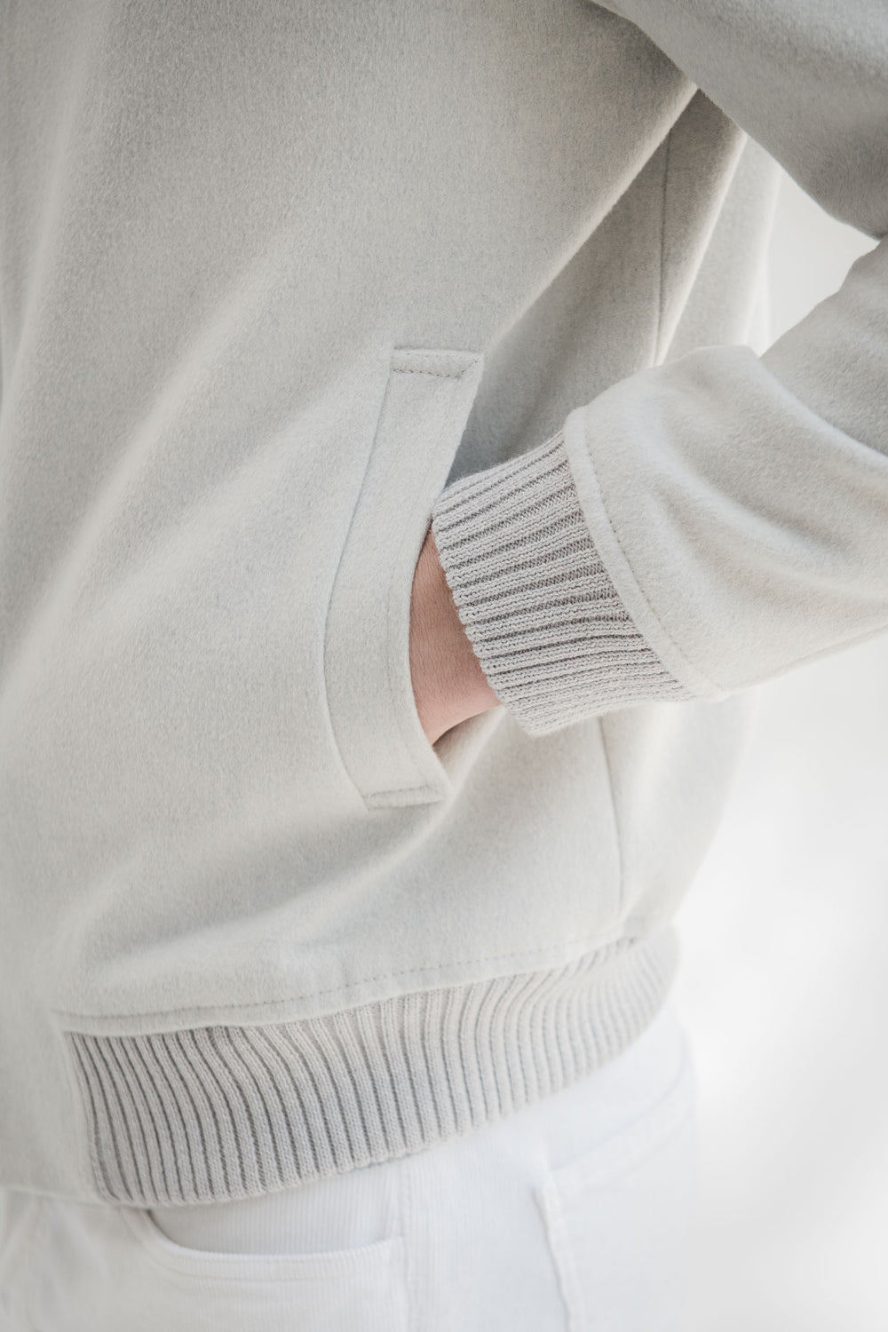 Loro Piana Wool Bomber, Removable Mink Bomber Jacket, Off White Bomber in Loro Piana Wool, Bombardier en laine Loro Piana, Blouson bombardier en vison amovible, Bombardier blanc cassé en laine Loro Piana, Bomber in lana Loro Piana, Bomber con visone rimovibile, Bomber off white in lana Loro Piana,
