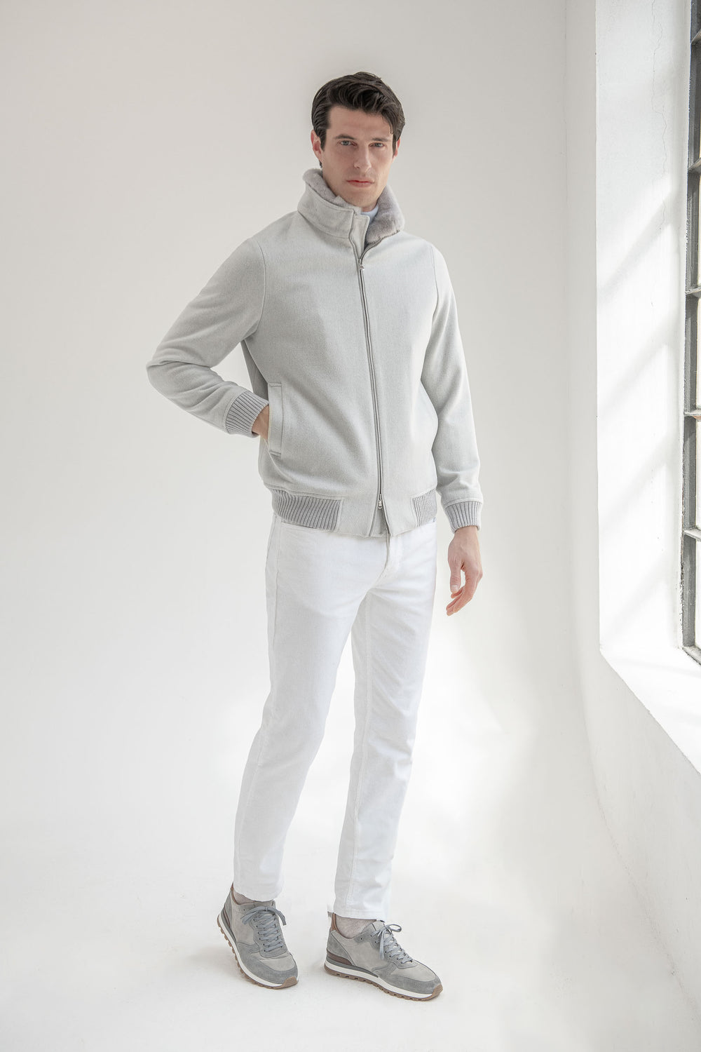 Loro Piana Wool Bomber, Removable Mink Bomber Jacket, Off White Bomber in Loro Piana Wool, Bombardier en laine Loro Piana, Blouson bombardier en vison amovible, Bombardier blanc cassé en laine Loro Piana, Bomber in lana Loro Piana, Bomber con visone rimovibile, Bomber off white in lana Loro Piana,
