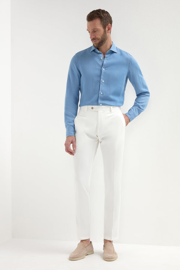 High-end off-white cotton chinos, Italian off-white chinos, luxury men’s off-white trousers, premium Italian cotton chinos, elegant men’s dress trousers, handcrafted Italian chinos, classic off-white chinos, stylish cotton trousers, pantalon chino en coton écru fabriqué en Italie, pantalon italien en coton écru, pantalon chino de luxe pour homme, pantalon élégant écru, pantaloni chino in cotone écru fatti in Italia, pantaloni eleganti in cotone italiano