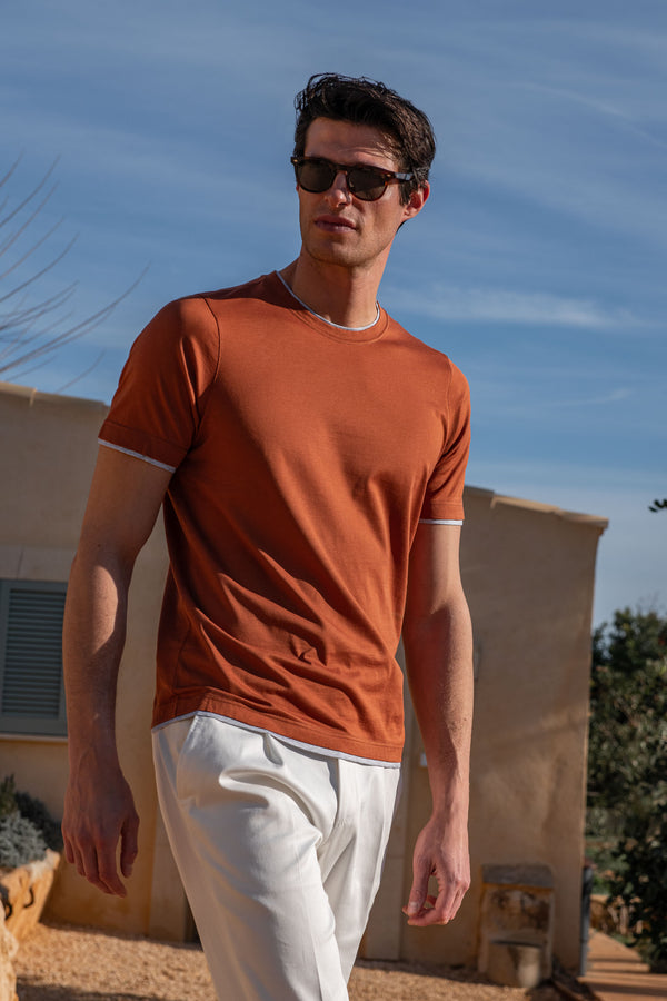 T-shirt in cotone ruggine con dettaglio colletto - Made in Italy