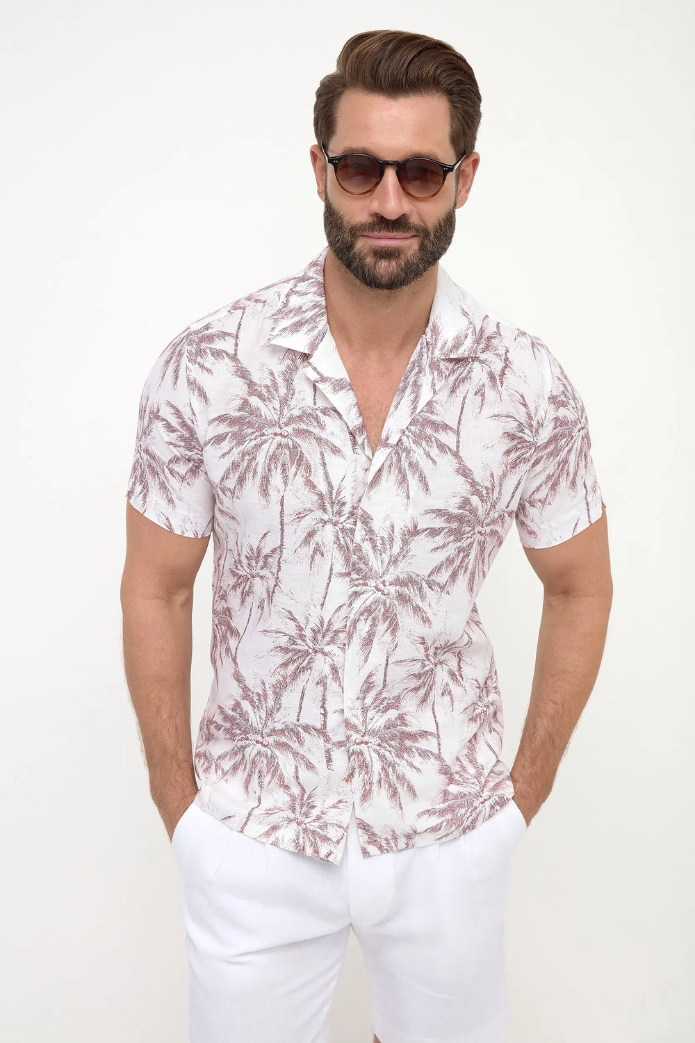 Rusty Hawaiana Shirt, men's rust-colored Hawaiian shirt, elegant casual summer shirt, breathable and lightweight, refined tropical style, chemise hawaïenne rouille pour hommes, chemise estivale respirante, chemise fluide et élégante, camicia hawaiana ruggine, camicia leggera e traspirante, abbigliamento estivo sofisticato.