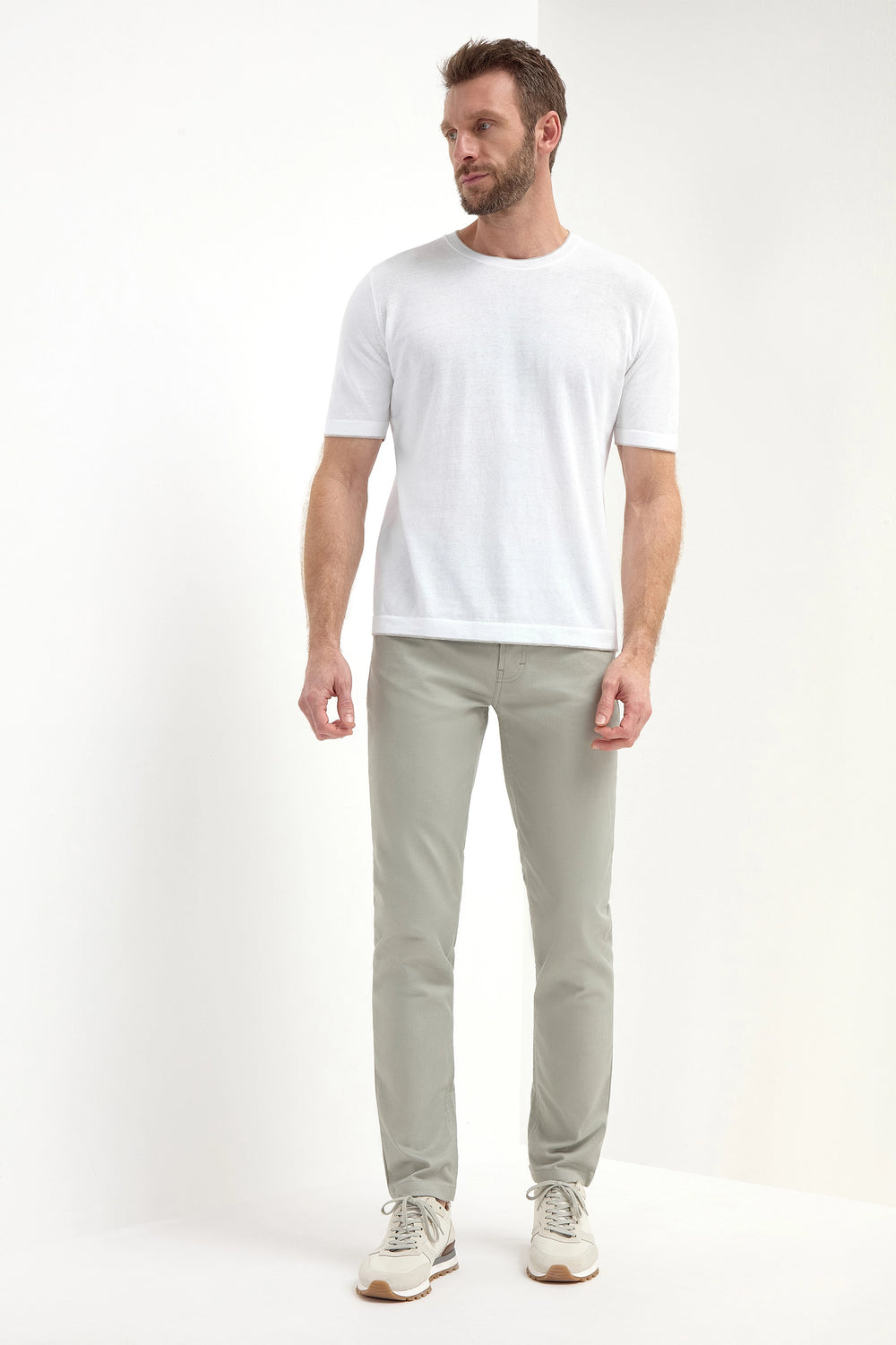 Sage 5-Pocket Trousers, men's sage green trousers, elegant 5-pocket pants, casual sage trousers, breathable cotton trousers, pantalon vert sauge 5 poches pour hommes, pantalon décontracté vert sauge, pantalon élégant en coton, pantaloni verde salvia 5 tasche, pantaloni eleganti verde salvia, pantaloni casual in cotone.