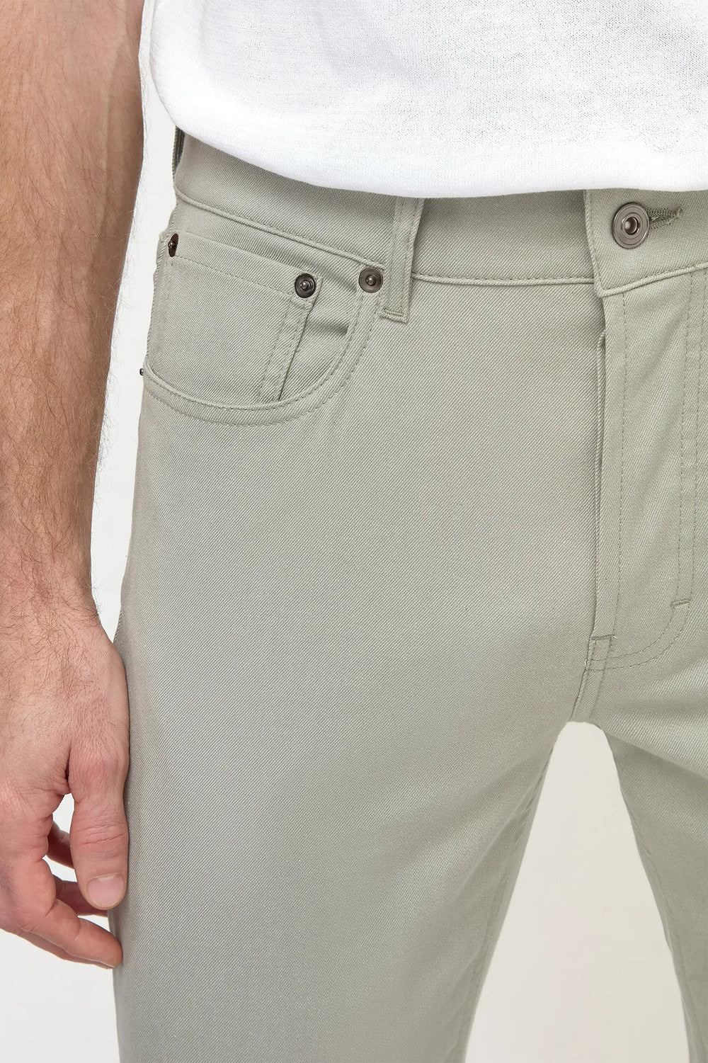 Sage 5-Pocket Trousers, men's sage green trousers, elegant 5-pocket pants, casual sage trousers, breathable cotton trousers, pantalon vert sauge 5 poches pour hommes, pantalon décontracté vert sauge, pantalon élégant en coton, pantaloni verde salvia 5 tasche, pantaloni eleganti verde salvia, pantaloni casual in cotone.