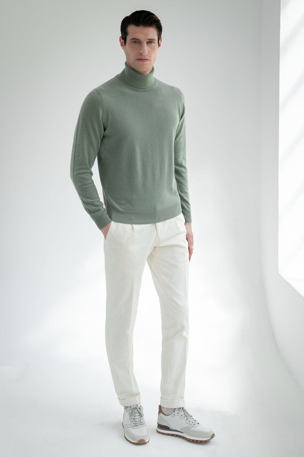 Italian cashmere turtleneck, Sage turtleneck, italian cashmere, italian turtleneck style, Sage Turtleneck in 100% cashmere, Col roulé en cachemire italien, Col roulé couleur sauge, cachemire italien, style col roulé italien, Col roulé couleur sauge en 100% cachemire, Dolcevita in cashmere italiano, Dolcevita color salvia, cashmere italiano, stile dolcevita italiano, Dolcevita color salvia in 100% cashmere