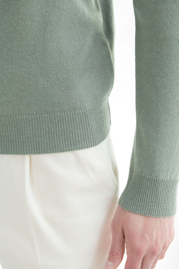 Italian cashmere turtleneck, Sage turtleneck, italian cashmere, italian turtleneck style, Sage Turtleneck in 100% cashmere, Col roulé en cachemire italien, Col roulé couleur sauge, cachemire italien, style col roulé italien, Col roulé couleur sauge en 100% cachemire, Dolcevita in cashmere italiano, Dolcevita color salvia, cashmere italiano, stile dolcevita italiano, Dolcevita color salvia in 100% cashmere