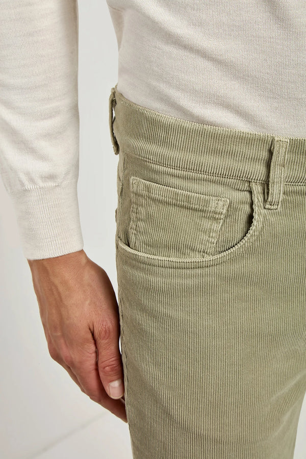 
Corduroy Trousers, Sage 5 pocket trousers, Cotton 5 pockets trousers, High Rise 5 pocket trousers, Italian High Rise Sage Cotton Trousers, Pantaloni in velluto a coste, pantaloni salvia a 5 tasche, pantaloni in cotone a 5 tasche, pantaloni a 5 tasche a vita alta, pantaloni italiani a vita alta in cotone color salvia, Pantalon en velours côtelé, pantalon sauge à 5 poches, pantalon en coton à 5 poches, pantalon à 5 poches à taille haute, pantalon italien à taille haute en coton sauge,
