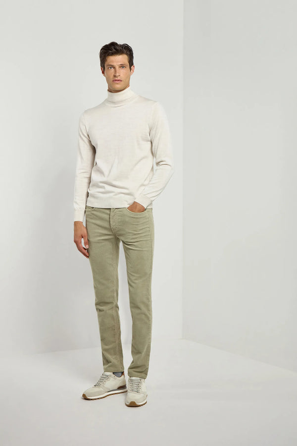 
Corduroy Trousers, Sage 5 pocket trousers, Cotton 5 pockets trousers, High Rise 5 pocket trousers, Italian High Rise Sage Cotton Trousers, Pantaloni in velluto a coste, pantaloni salvia a 5 tasche, pantaloni in cotone a 5 tasche, pantaloni a 5 tasche a vita alta, pantaloni italiani a vita alta in cotone color salvia, Pantalon en velours côtelé, pantalon sauge à 5 poches, pantalon en coton à 5 poches, pantalon à 5 poches à taille haute, pantalon italien à taille haute en coton sauge,
