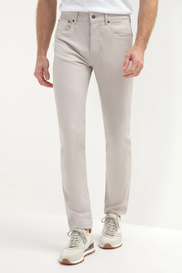 Sand 5-Pocket Trousers, men's sand-colored trousers, elegant 5-pocket pants, casual sand trousers, breathable cotton trousers, pantalon sable 5 poches pour hommes, pantalon décontracté couleur sable, pantalon élégant en coton, pantaloni sabbia 5 tasche, pantaloni eleganti color sabbia, pantaloni casual in cotone.