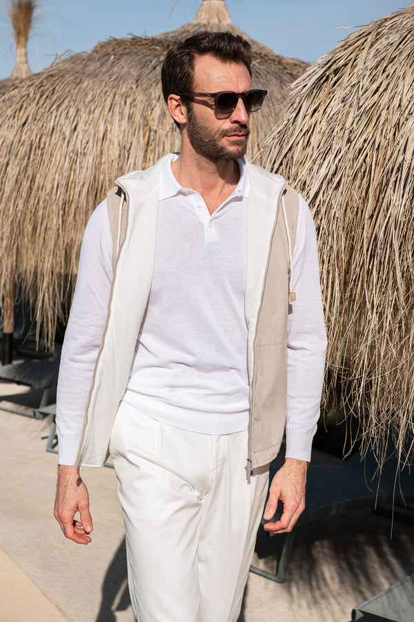 Gilet con cappuccio in alcantara sabbia – Made in Italy