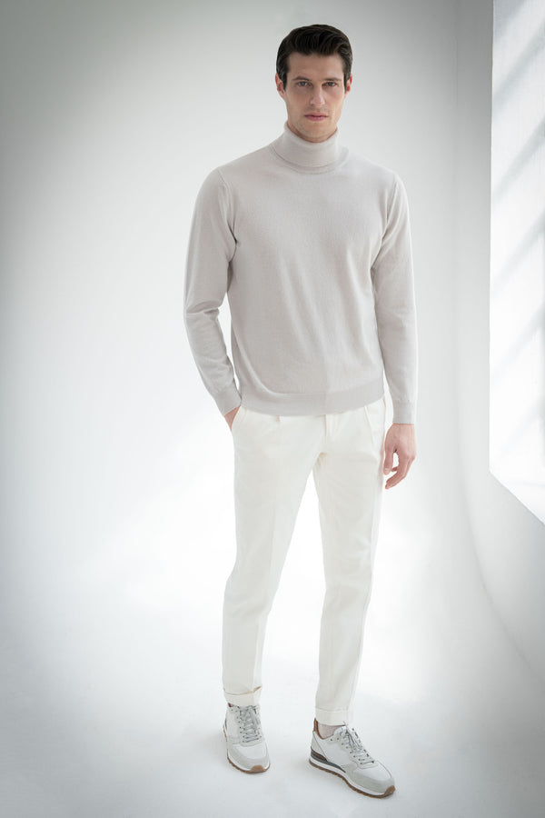 Italian cashmere turtleneck, Sand turtleneck, italian cashmere, italian turtleneck style, Sand Turtleneck in 100% cashmere, Col roulé en cachemire italien, Col roulé couleur sable, cachemire italien, style col roulé italien, Col roulé couleur sable en 100% cachemire, Dolcevita in cashmere italiano, Dolcevita color sabbia, cashmere italiano, stile dolcevita italiano, Dolcevita color sabbia in 100% cashmere,