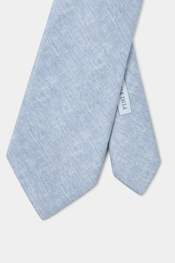 Sky Blue Linen Silk Tie, men's sky blue tie, elegant linen and silk tie, formal sky blue tie, breathable blue tie, cravate en lin et soie bleu ciel, cravate élégante pour hommes, cravate formelle bleu ciel, cravatta in lino e seta azzurro cielo, cravatta elegante azzurro cielo, cravatta formale in lino e seta.