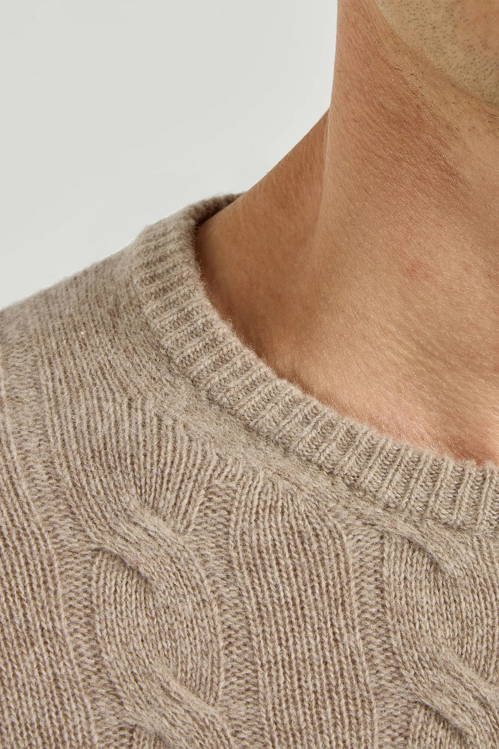 Cable Knit Sweater, Taupe Sweater, Merino Wool Sweater, Italian Wool Sweater, Italian Taupe Sweater, Pull en maille torsadée, pull en taupe, pull en laine mérinos, pull en laine italienne, pull en taupe italienne, Maglia a cavi, maglia taupe, maglia in lana merino, maglia in lana italiana, maglia taupe italiana,