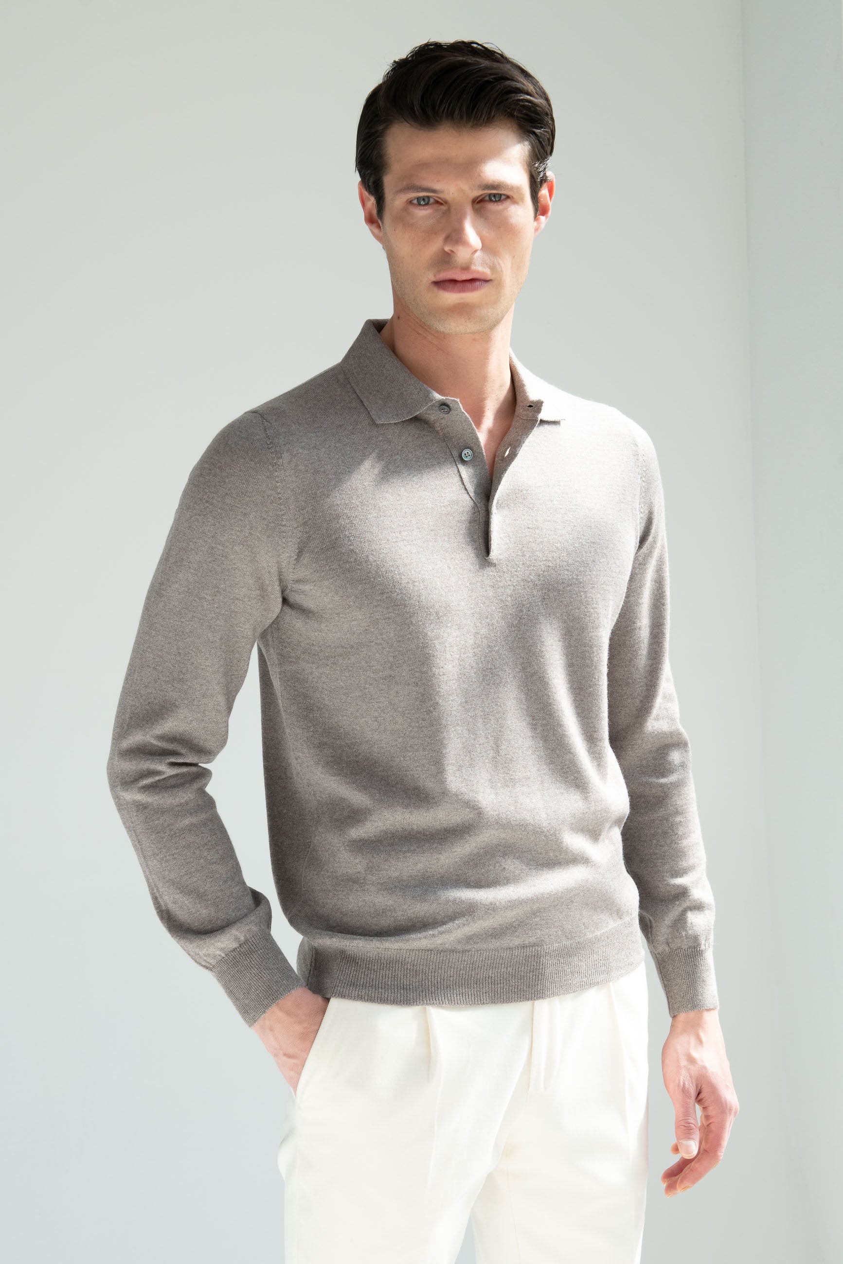 Men wool polo, Merino Wool Polo, Taupe Polo in Merino Wool, Gran Sasso Merino wool Polo, Polo en laine pour homme, Polo en laine mérinos, Polo Taupe en laine mérinos, Polo en laine mérinos Gran Sasso, Polo da uomo in lana, polo in lana merino, polo in lana merino Taupe, polo in lana merino Gran Sasso,