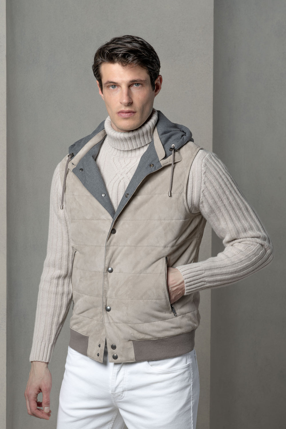 Gilet imbottito in suede tortora - Made in Italy