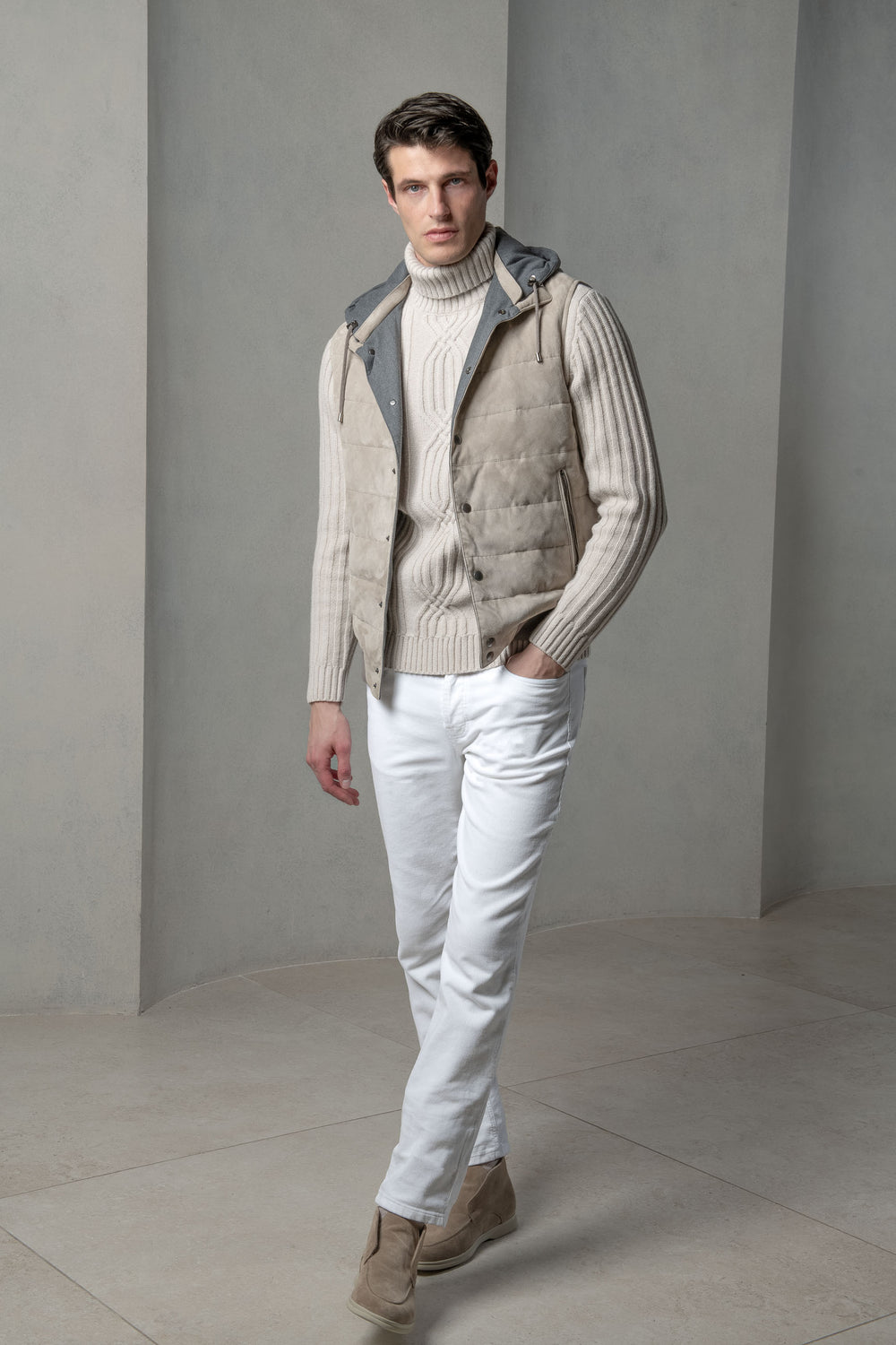 Gilet imbottito in suede tortora - Made in Italy