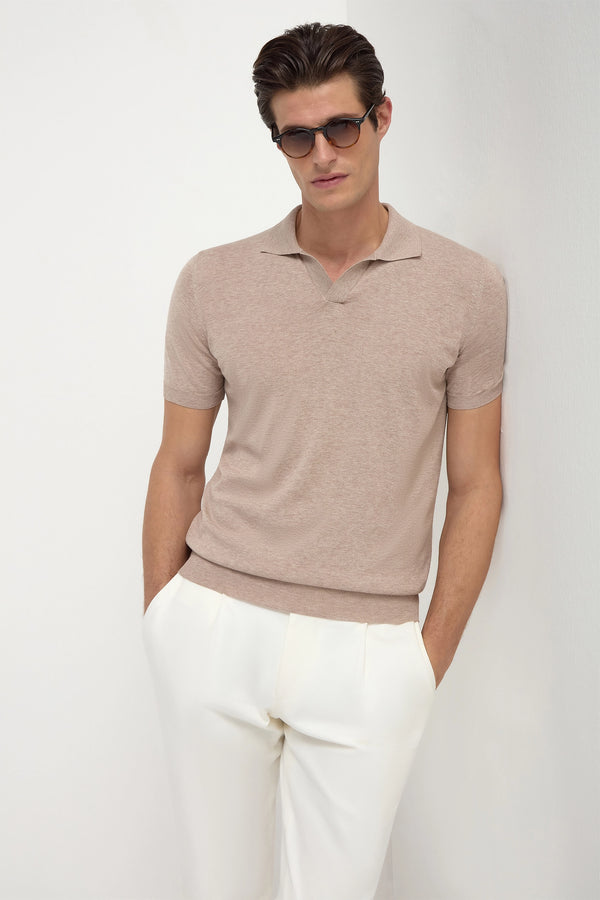 Taupe Polo, men's taupe short-sleeve polo shirt, elegant breathable polo, refined casual wear, lightweight and comfortable, polo taupe pour hommes, polo respirant et raffiné, polo estival élégant, polo color talpa, maglia traspirante e sofisticata, abbigliamento casual di classe.