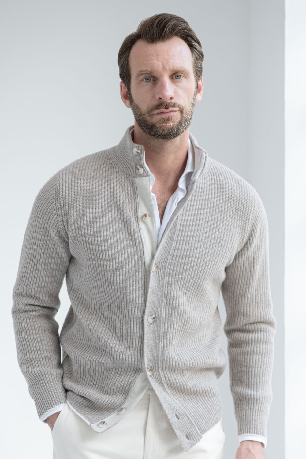 Cardigan in misto cashmere a coste color tortora – Made in Italy