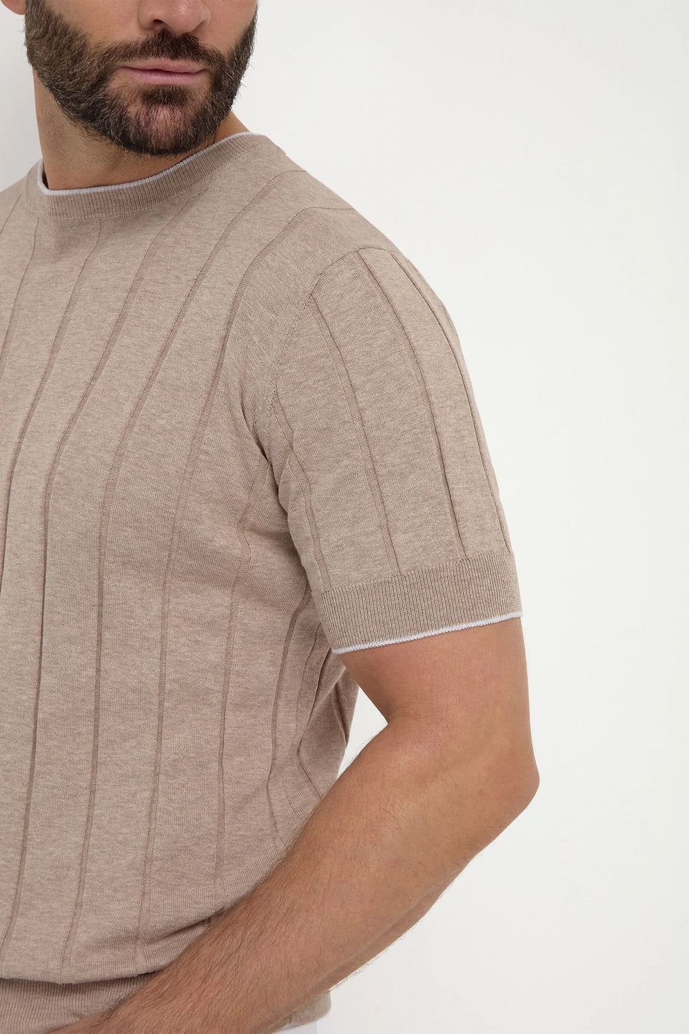 High-end taupe ribbed t-shirt, Italian taupe ribbed shirt, luxury men’s ribbed t-shirt, premium Italian ribbed cotton t-shirt, elegant men’s casual t-shirt, handcrafted Italian t-shirt, classic taupe ribbed tee, stylish ribbed t-shirt, t-shirt côtelé taupe fabriqué en Italie, t-shirt italien côtelé taupe, t-shirt de luxe pour homme, t-shirt en coton côtelé italien, t-shirt élégant taupe, t-shirt in cotone taupe a coste fatto in Italia, t-shirt elegante italiano