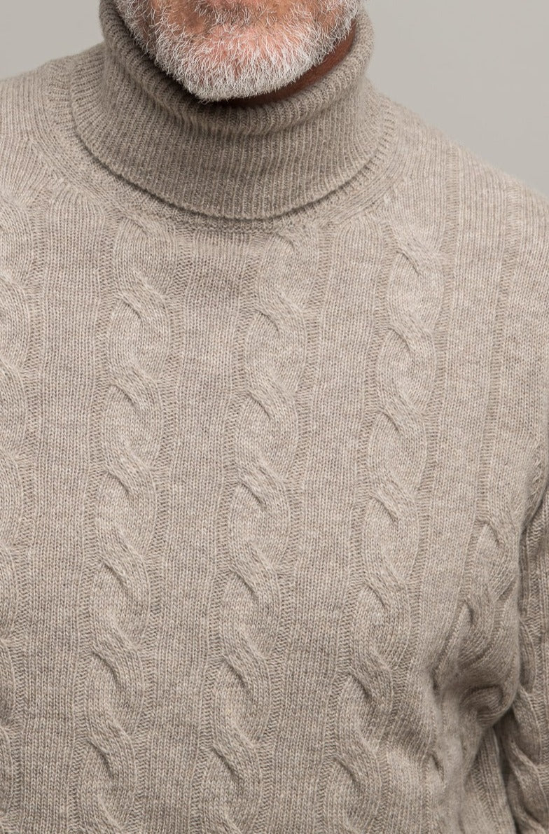 Beige turtleneck, Beige cable turtleneck, Beige cable knit, col roulé Beige, col roulé cable Beige, col roulé laine cachemire, Beige wool cachemire turtleneck, dolcevita Beige, dolcevita beige a cavi, maglia grigia a cavi, dolcevita beige lana cachemire
