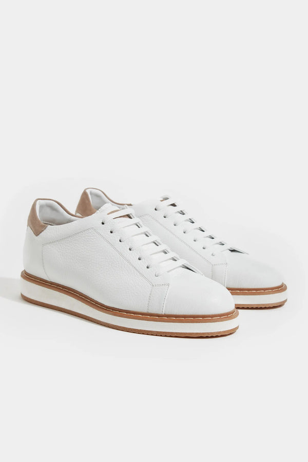 White Grained Sneakers, men's white leather sneakers, elegant textured sneakers, refined casual shoes, comfortable everyday footwear, sneakers blancs grainés pour hommes, baskets en cuir texturé, chaussures casual raffinées, scarpe da ginnastica bianche in pelle martellata, sneakers eleganti e confortevoli, calzature casual sofisticate.