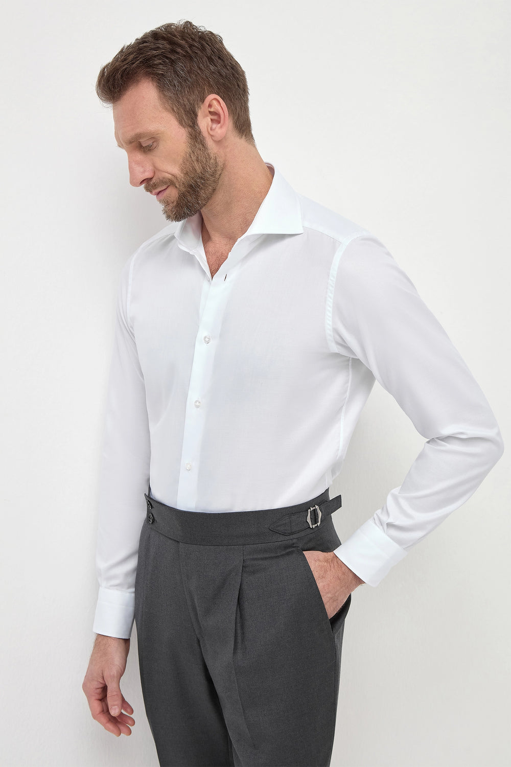 High-end white shirt, Italian white dress shirt, luxury men’s white shirt, premium Italian cotton shirt, elegant men’s formal shirt, handcrafted Italian shirt, classic white shirt, Italian designer shirt, men’s luxury white shirt, chemise blanche de luxe fabriquée en Italie, chemise formelle italienne, chemise élégante en coton italien, camicia bianca di lusso fatta in Italia, camicia elegante in cotone italiano, camicia formale italiana