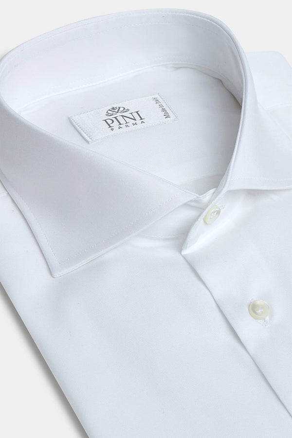 High-end white shirt, Italian white dress shirt, luxury men’s white shirt, premium Italian cotton shirt, elegant men’s formal shirt, handcrafted Italian shirt, classic white shirt, Italian designer shirt, men’s luxury white shirt, chemise blanche de luxe fabriquée en Italie, chemise formelle italienne, chemise élégante en coton italien, camicia bianca di lusso fatta in Italia, camicia elegante in cotone italiano, camicia formale italiana