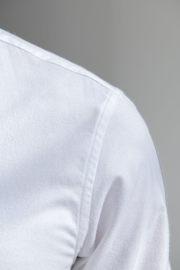 Brushed Italian Cotton Shirt, Italian Style White Cotton Shirt, Button Down Soft Touch Shirt, White Cotton Shirt, Chemise en coton italien brossé, chemise en coton blanc de style italien, chemise boutonnée au toucher doux, chemise en coton blanc, Camicia in cotone italiano satinato, camicia in cotone bianco all'italiana, camicia button-down soft-touch, camicia in cotone bianco,