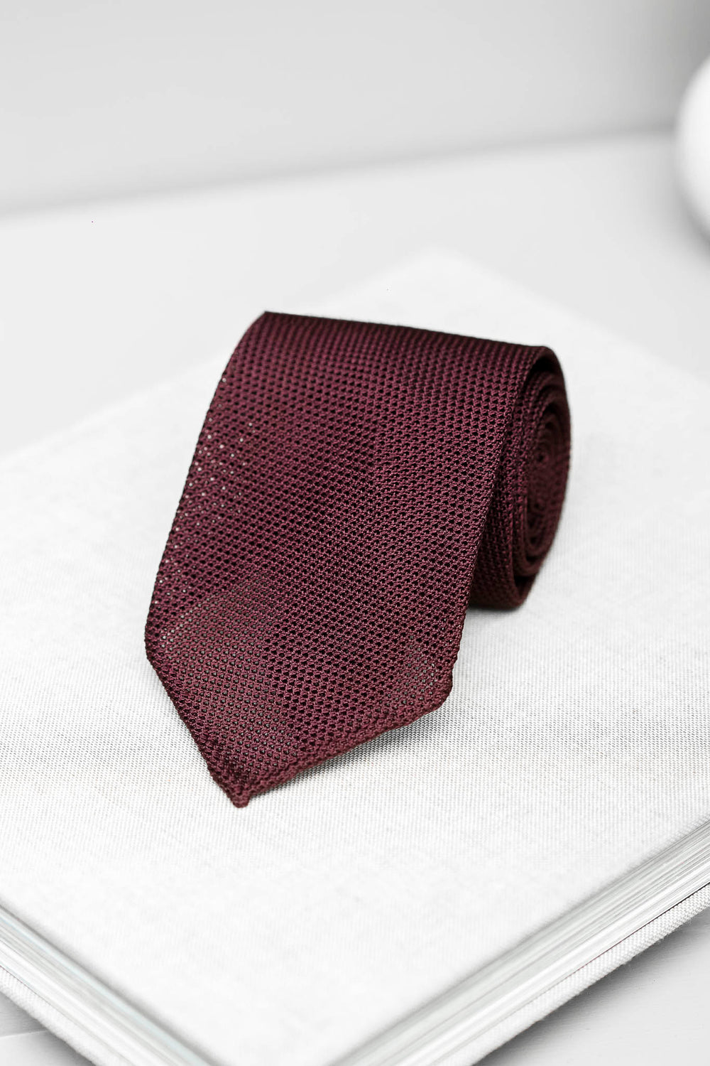 Cravatta in seta, cravatta italiana, made in italy, grenadine cravatta, Cravate en soie, soie bordeaux, cravate italienne, made in italy, cravate grenadine, Silk tie, burgundy silk, italian tie, made in italy, grenadine tie