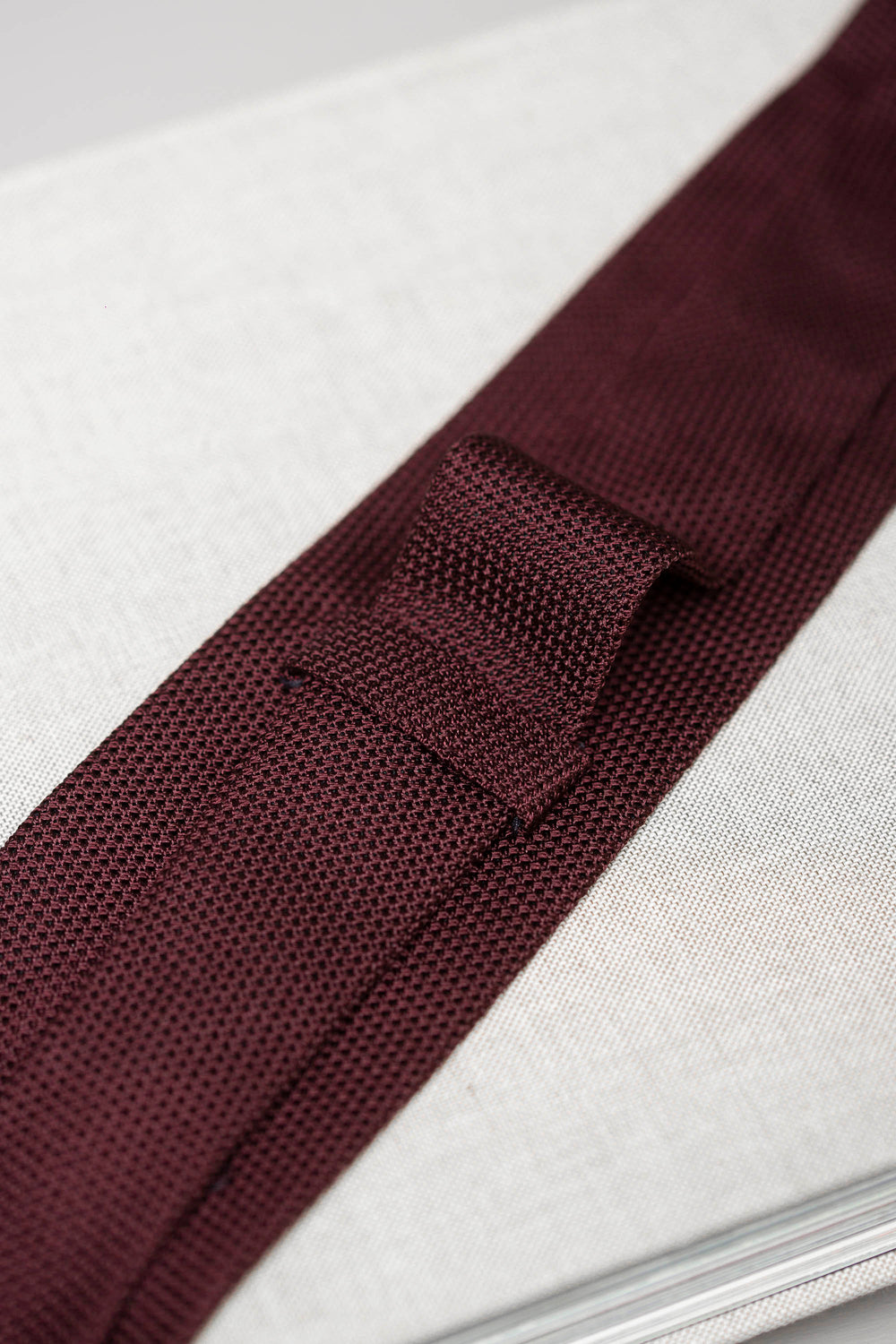 Cravatta in seta, cravatta italiana, made in italy, grenadine cravatta, Cravate en soie, soie bordeaux, cravate italienne, made in italy, cravate grenadine, Silk tie, burgundy silk, italian tie, made in italy, grenadine tie