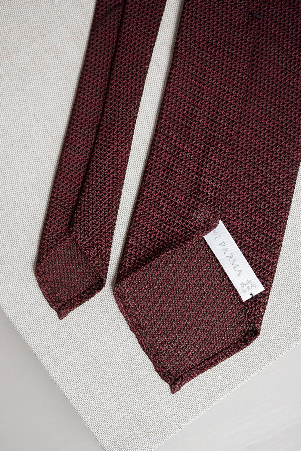 Cravatta in seta, cravatta italiana, made in italy, grenadine cravatta, Cravate en soie, soie bordeaux, cravate italienne, made in italy, cravate grenadine, Silk tie, burgundy silk, italian tie, made in italy, grenadine tie