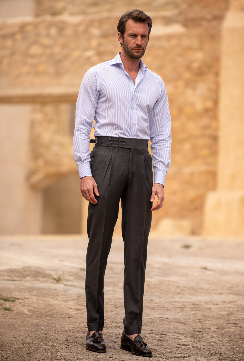  Men wool trousers, Dark Grey Flannel trousers, dark wool trousers, men dark grey trousers, high rise italian trousers, italian dark grey trousers, Pantaloni uomo in lana, pantaloni in flanella grigio scuro, pantaloni in lana scuri, pantaloni uomo grigio scuro, pantaloni italiani a vita alta, pantaloni italiani grigio scuro, Pantalon en laine pour homme, pantalon en flanelle gris foncé, pantalon en laine foncé, pantalon gris foncé pour homme, pantalon italien taille haute, pantalon gris foncé italien,