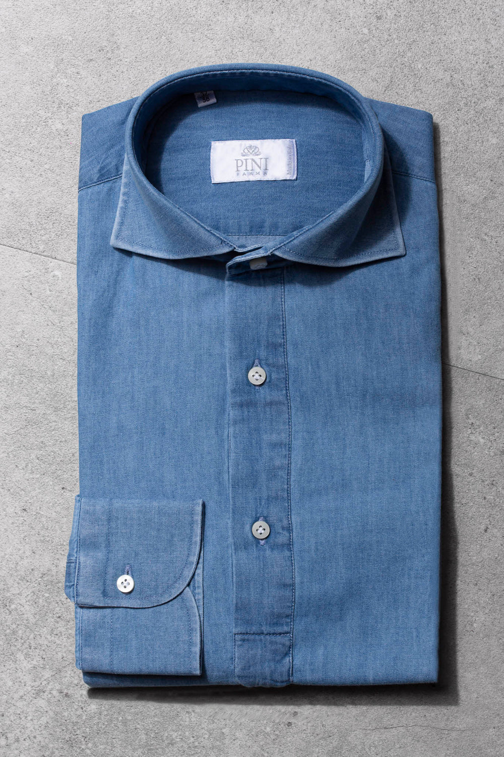  Camicia in denim, camicia classica popover, denim italiano, stile italiano, camicia made in italy,, Chemise en denim, chemise classique popover, denim italien, style italien, chemise fabriquée en Italie, denim shirt, classic popover italian shirt, Italian denim, Italian style, shirt made in italy,