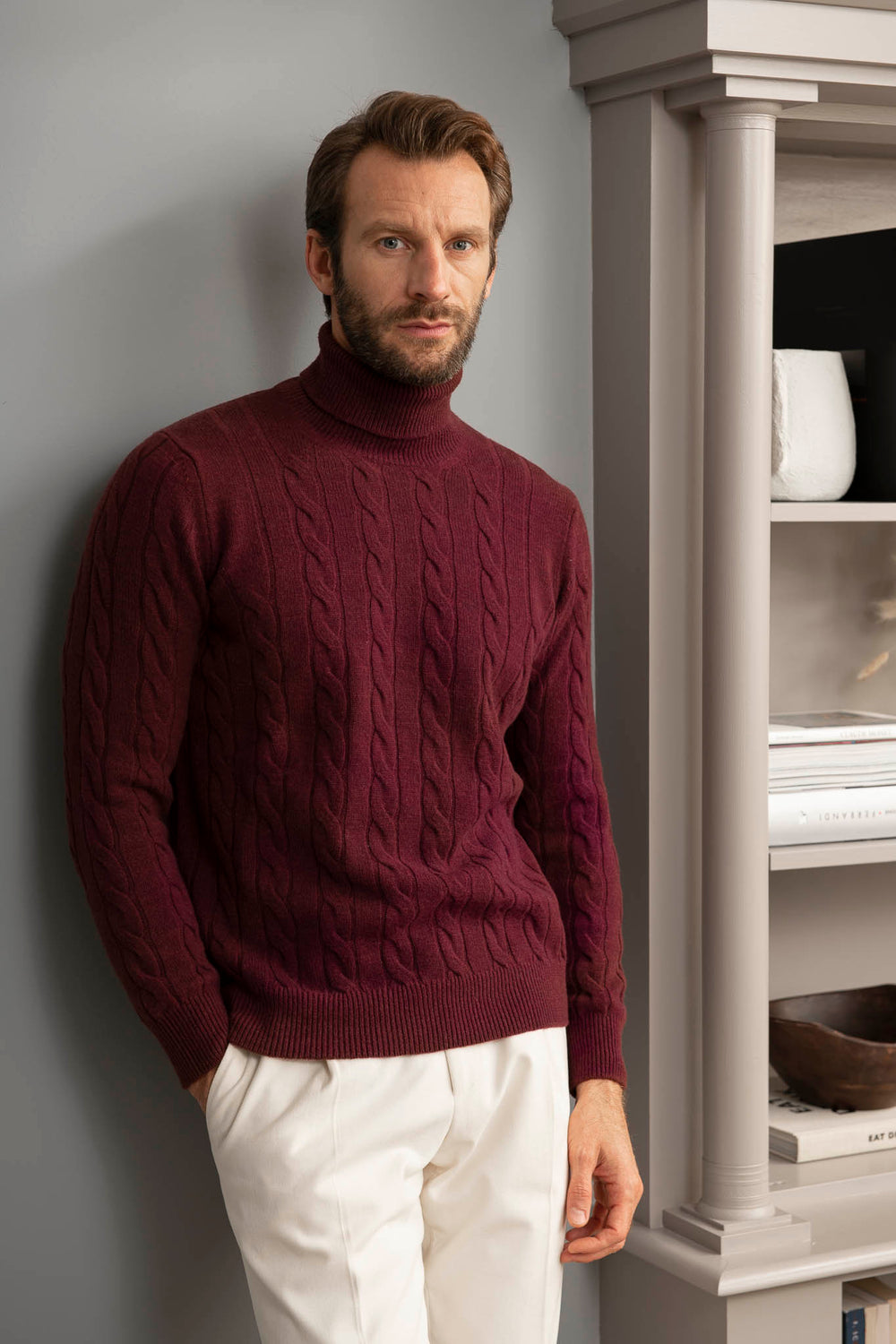 cable turtleneck, wool turtleneck, bordeaux turtleneck, bordeaux thick turtleneck, blue knit, col roulé en câble, laine col roulé bordeaux , col roulé épais bordeaux , col roulé bordeaux , col roulé épais bordeaux , maille bleu, dolcevita cable, dolcevita bordeaux lana, dolcevita spesso, dolcevita, maglia bordeaux , dolcevita bordeaux 