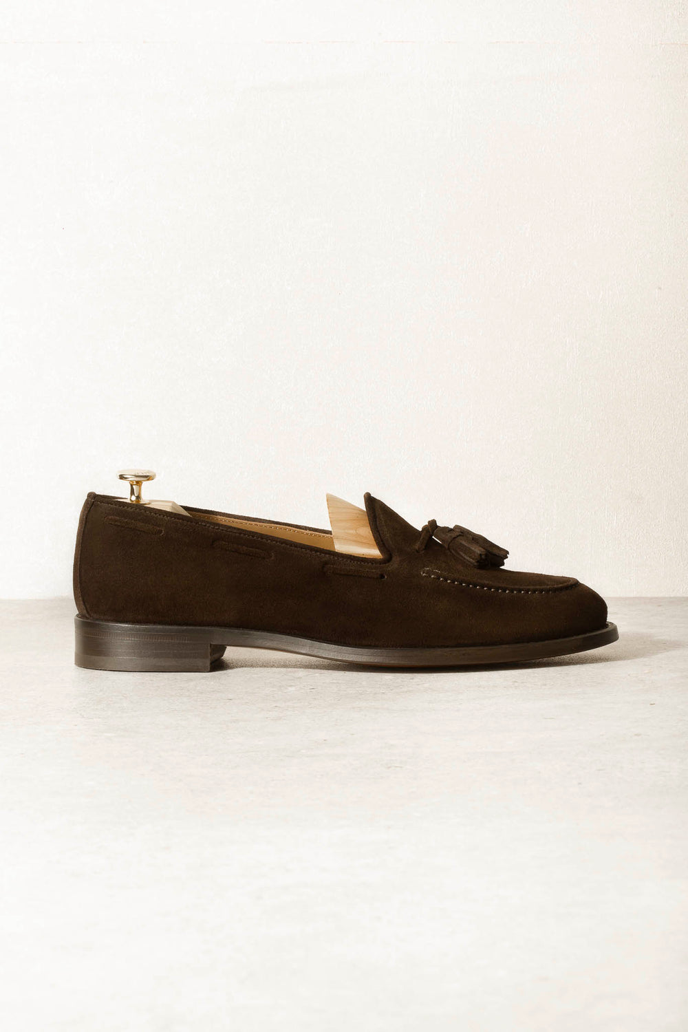 Brown tassel loafers, mocassins à pampilles, tassel loafers noirs, mocassins à pampilles noirs